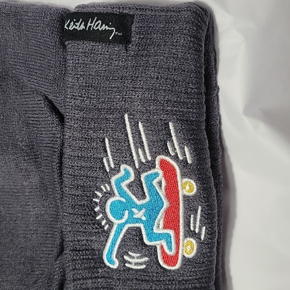 NWT Keith Haring Beenie Hat Ribbed Knit Embroidered Skateboard Skater Grey Red - Picture 2 of 3